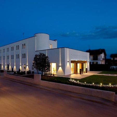 צ'רסקו Hotel Napoleon מראה חיצוני תמונה