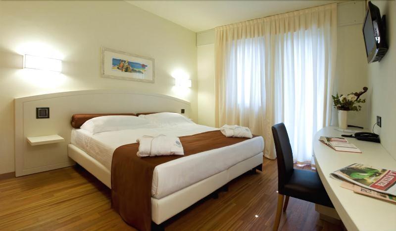 צ'רסקו Hotel Napoleon מראה חיצוני תמונה